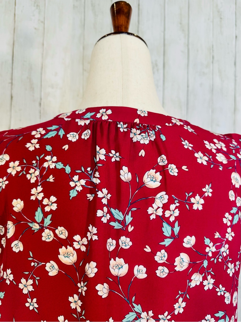 LOFT Floral Flutter Sleeve Blouse | Berry Red V-Neck Top | Size MP - Picture 5 of 9